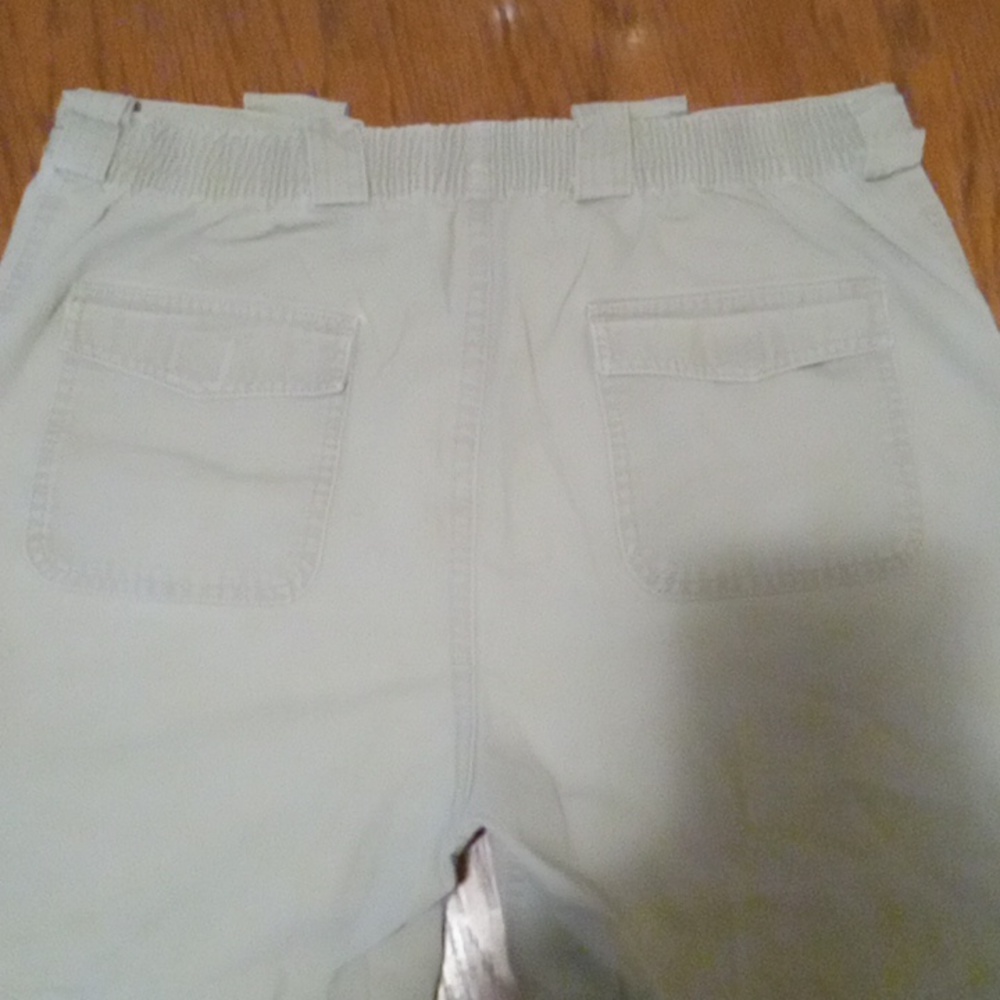 Weekender Shorts - Picture 2 of 3